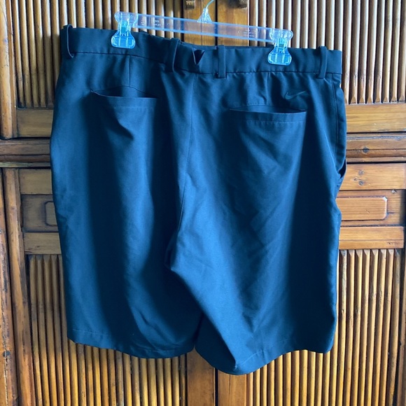 Nike Men’s DriFit Golf Shorts - Picture 4 of 13